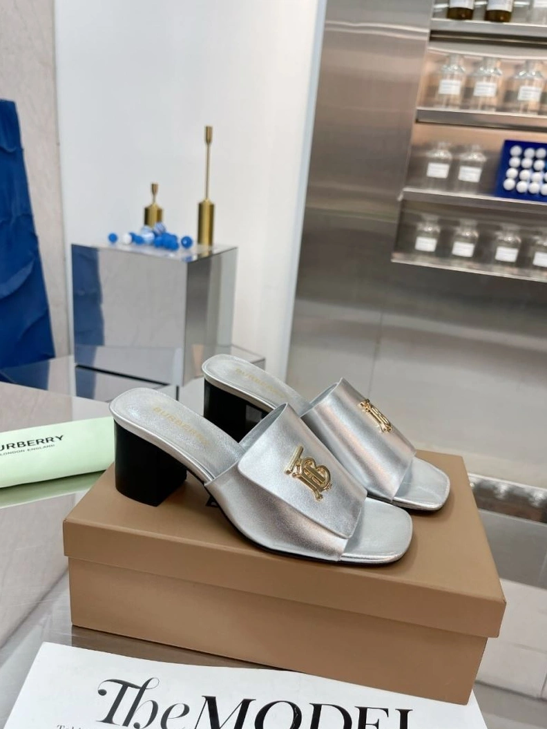 Minimalist Bxrbxrry Slippers 114929
