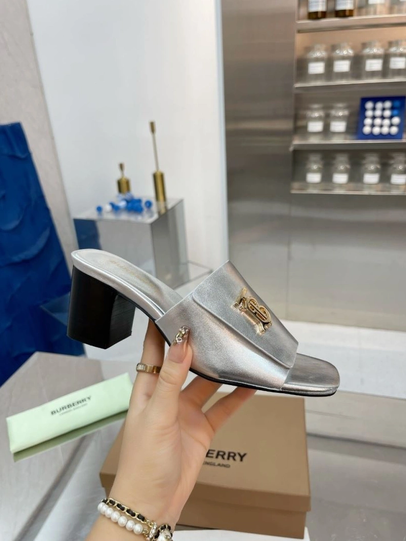 Minimalist Bxrbxrry Slippers 114929