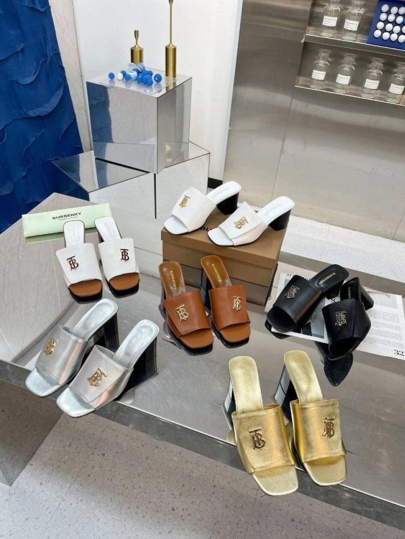Minimalist Bxrbxrry Slippers 114929