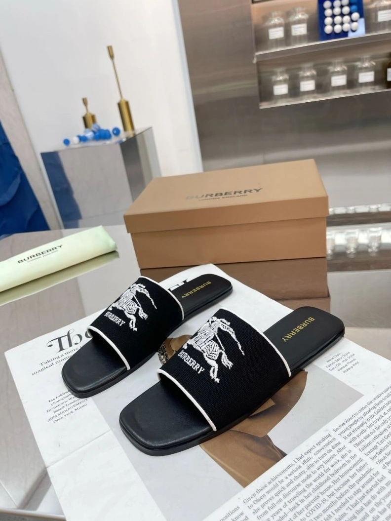 Modern Bxrbxrry Slippers 114916