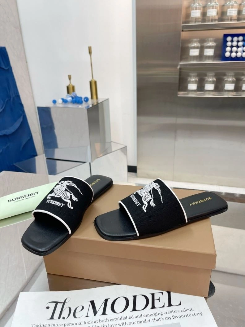 Modern Bxrbxrry Slippers 114916