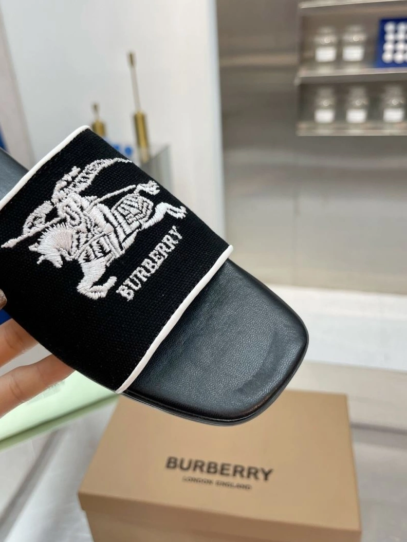 Modern Bxrbxrry Slippers 114916