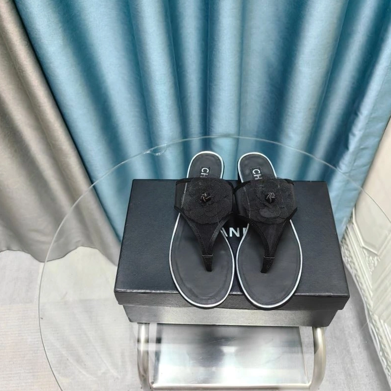 Trendy Chxnxl Slippers 122401