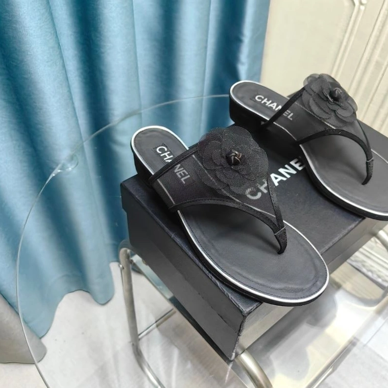 Trendy Chxnxl Slippers 122401