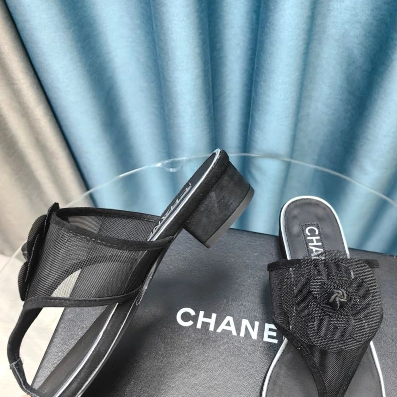 Trendy Chxnxl Slippers 122401
