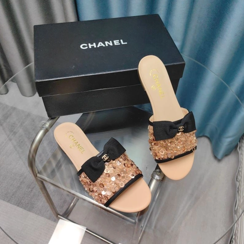 Unique Chxnxl Slippers 122406