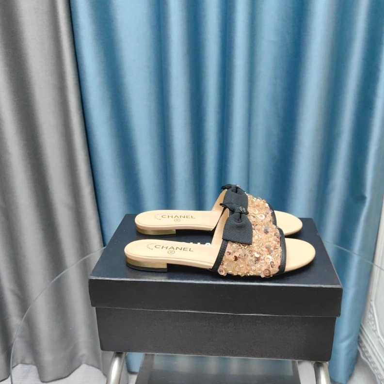 Unique Chxnxl Slippers 122406