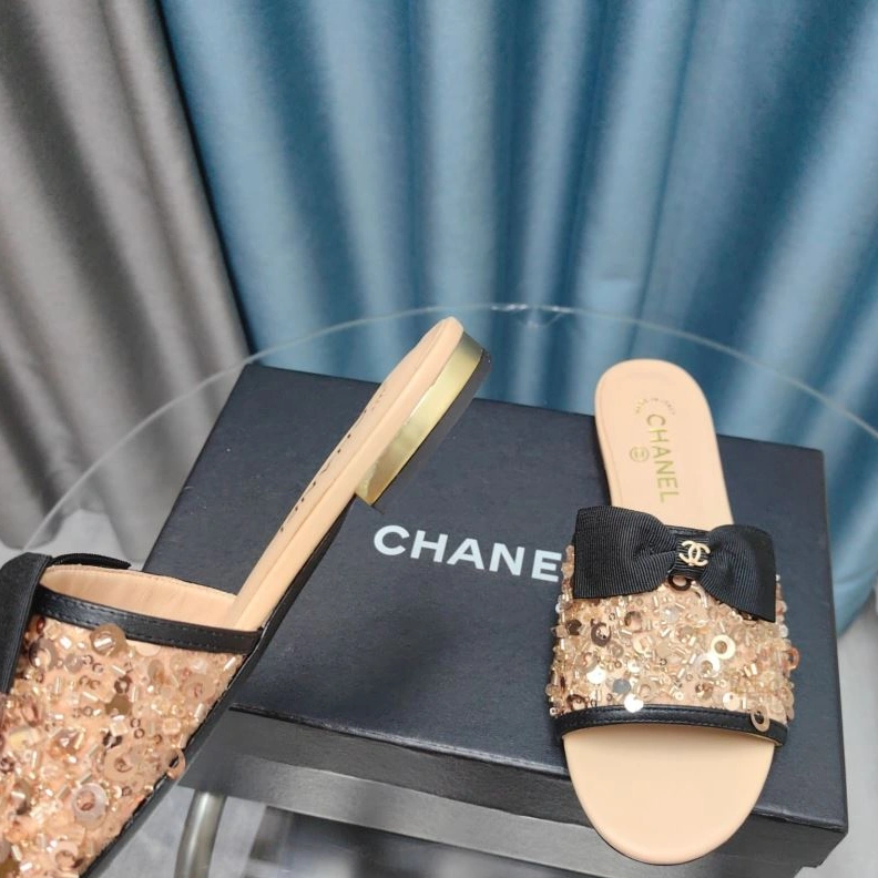 Unique Chxnxl Slippers 122406