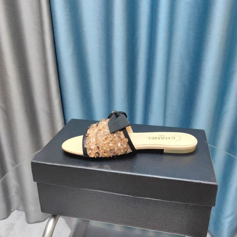Unique Chxnxl Slippers 122406