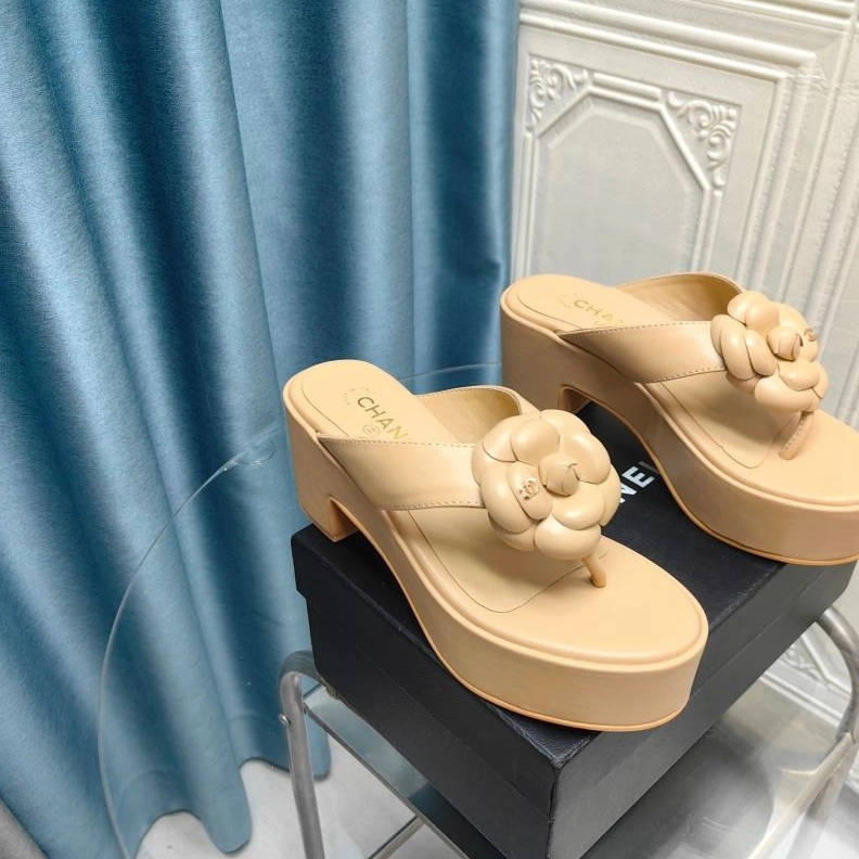 Trendy Chxnxl Slippers 122391