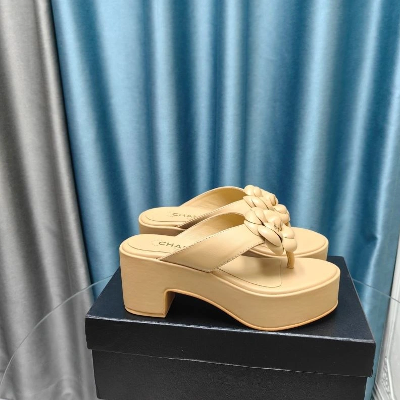 Trendy Chxnxl Slippers 122391