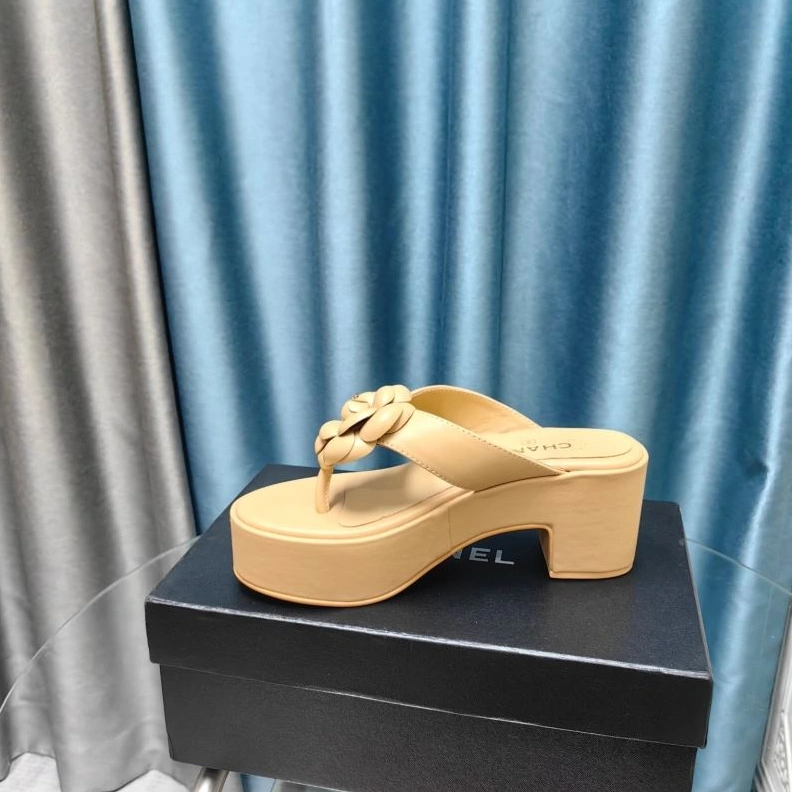 Trendy Chxnxl Slippers 122391