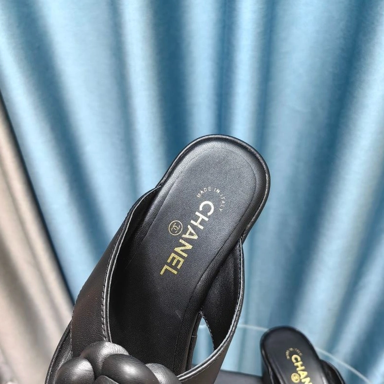 Sophisticated Chxnxl Slippers 122388