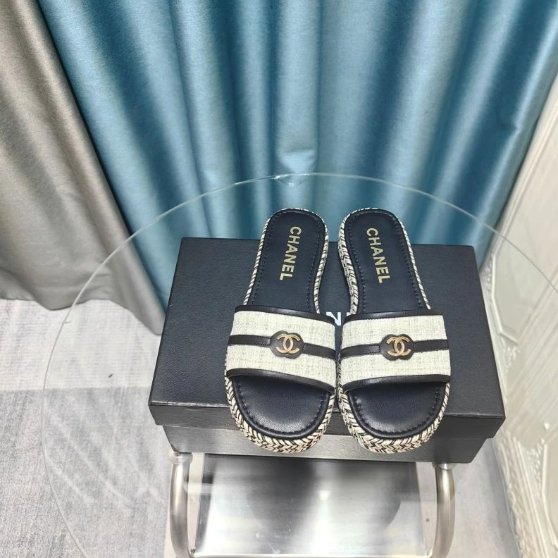 Trendy Chxnxl Slippers 122387