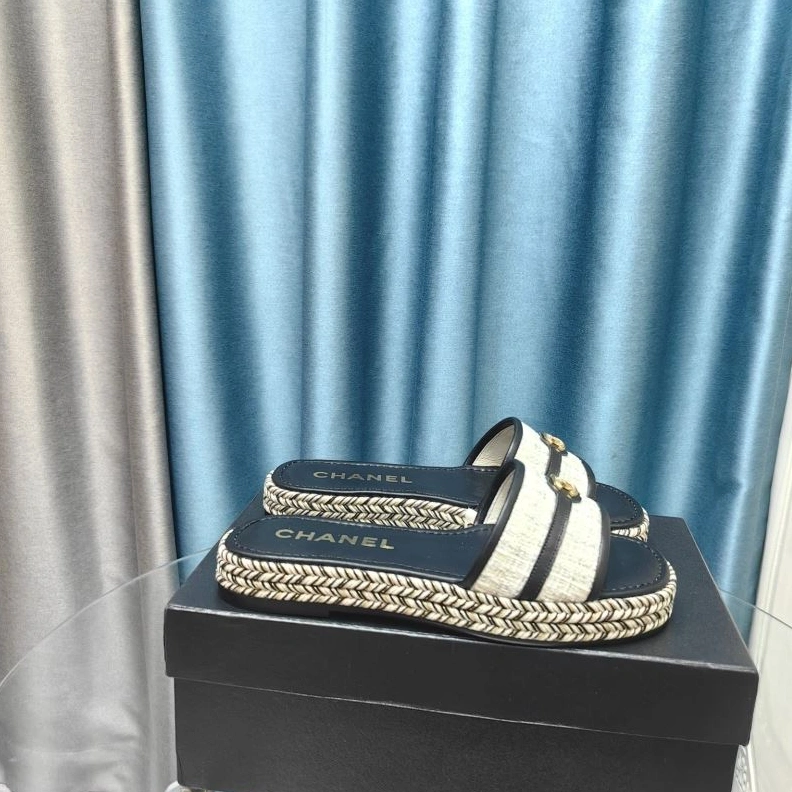 Trendy Chxnxl Slippers 122387