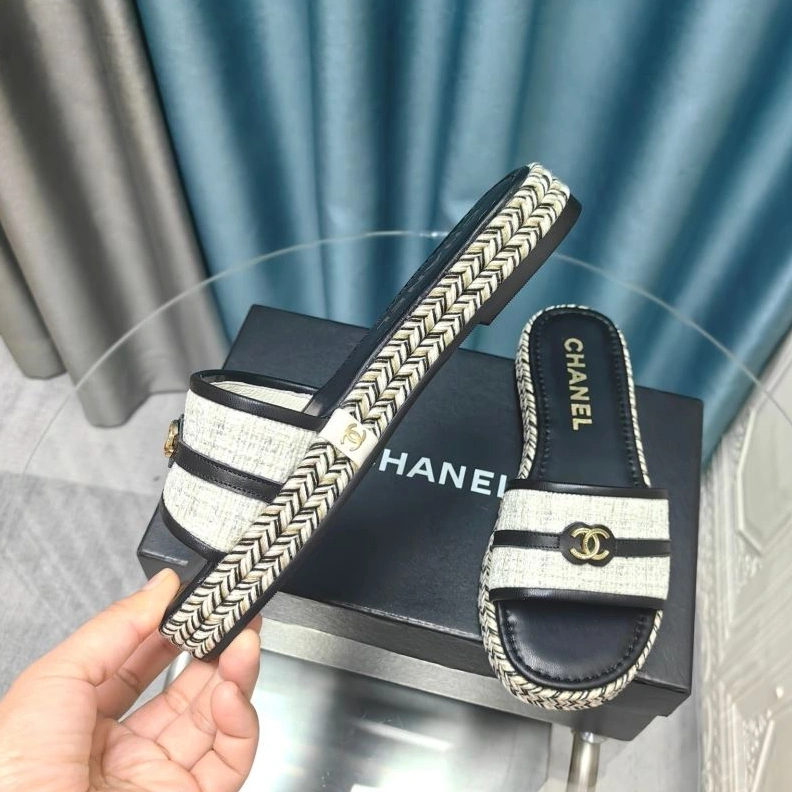 Trendy Chxnxl Slippers 122387