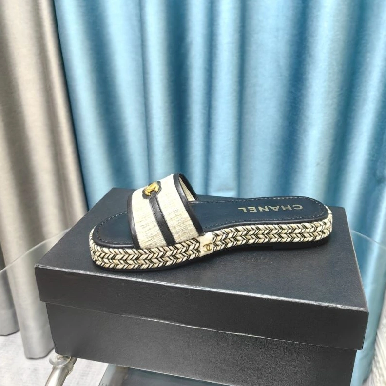 Trendy Chxnxl Slippers 122387