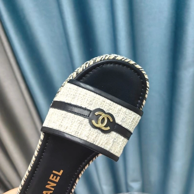 Trendy Chxnxl Slippers 122387