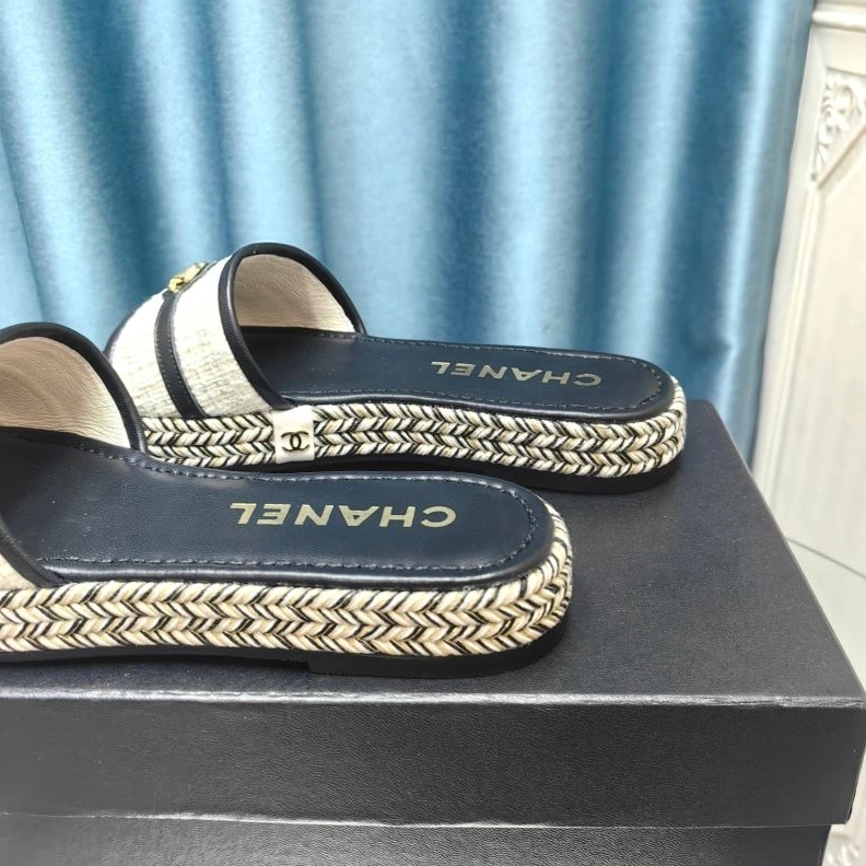 Trendy Chxnxl Slippers 122387