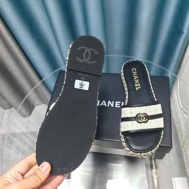Trendy Chxnxl Slippers 122387