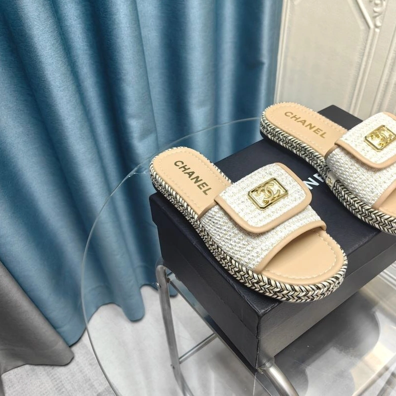 WellDesigned Chxnxl Slippers 122385