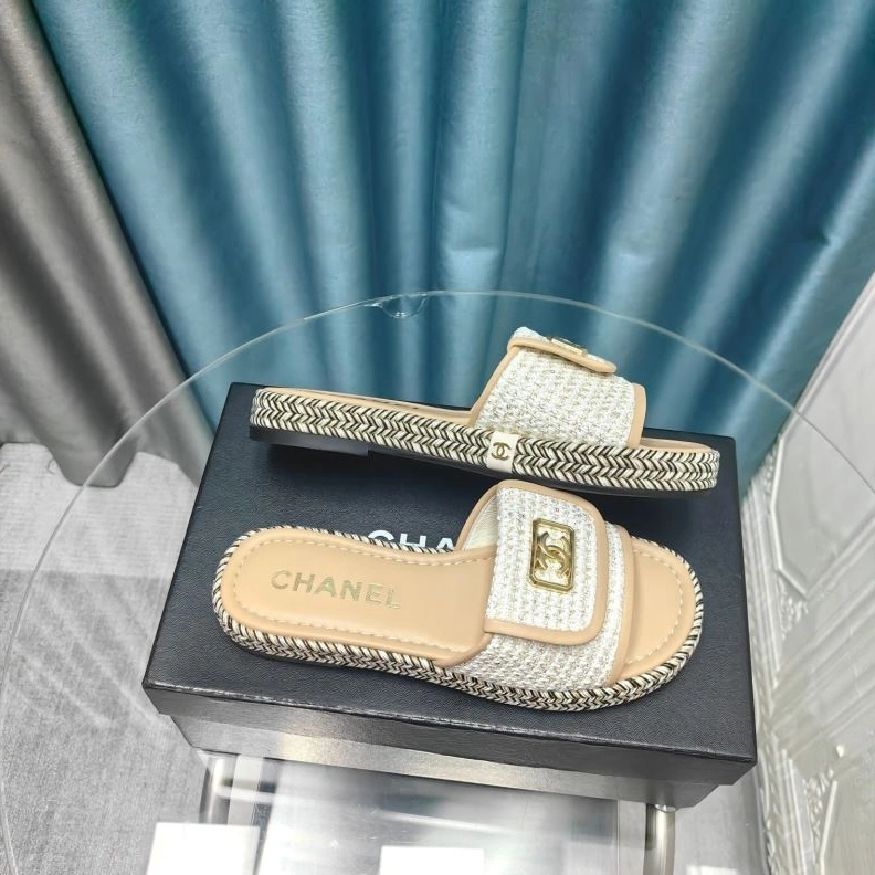 WellDesigned Chxnxl Slippers 122385