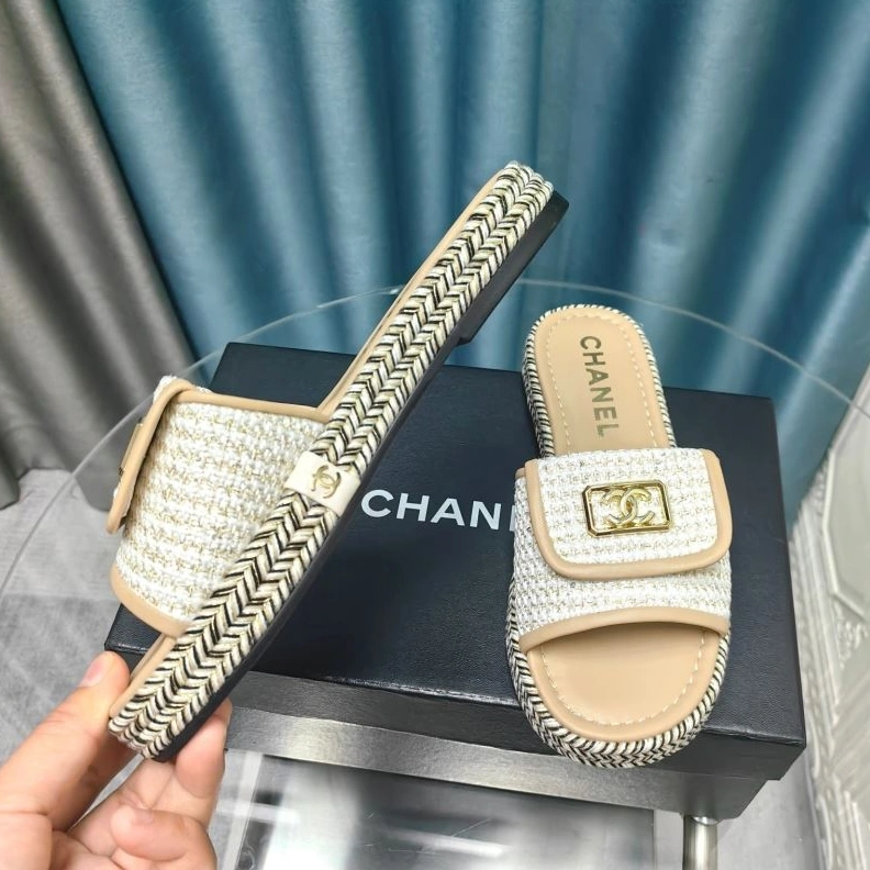 WellDesigned Chxnxl Slippers 122385