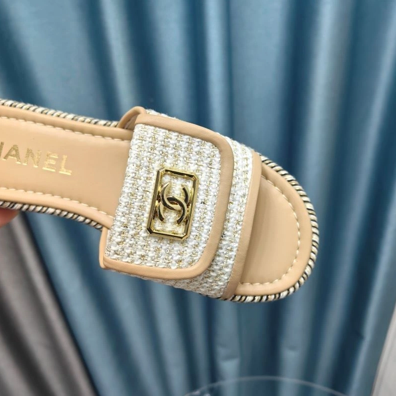 WellDesigned Chxnxl Slippers 122385