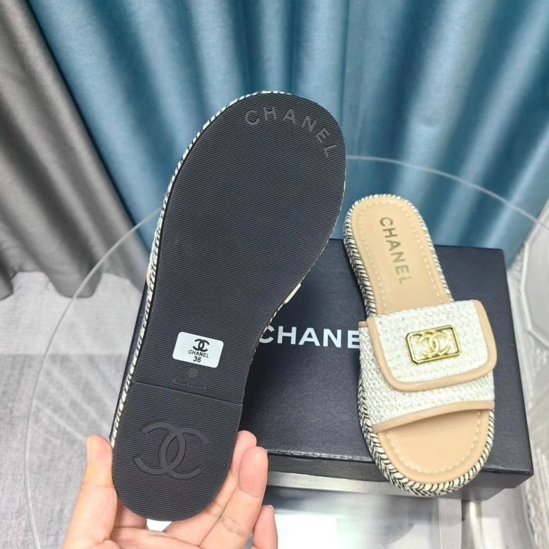 WellDesigned Chxnxl Slippers 122385