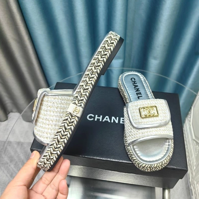WellDesigned Chxnxl Slippers 122384