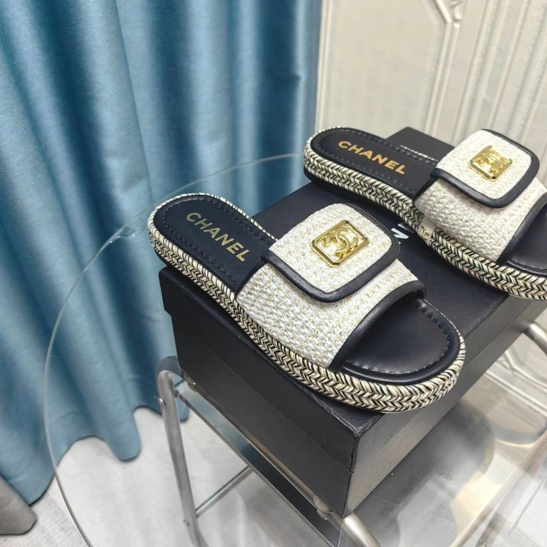 Flexible Chxnxl Slippers 122383