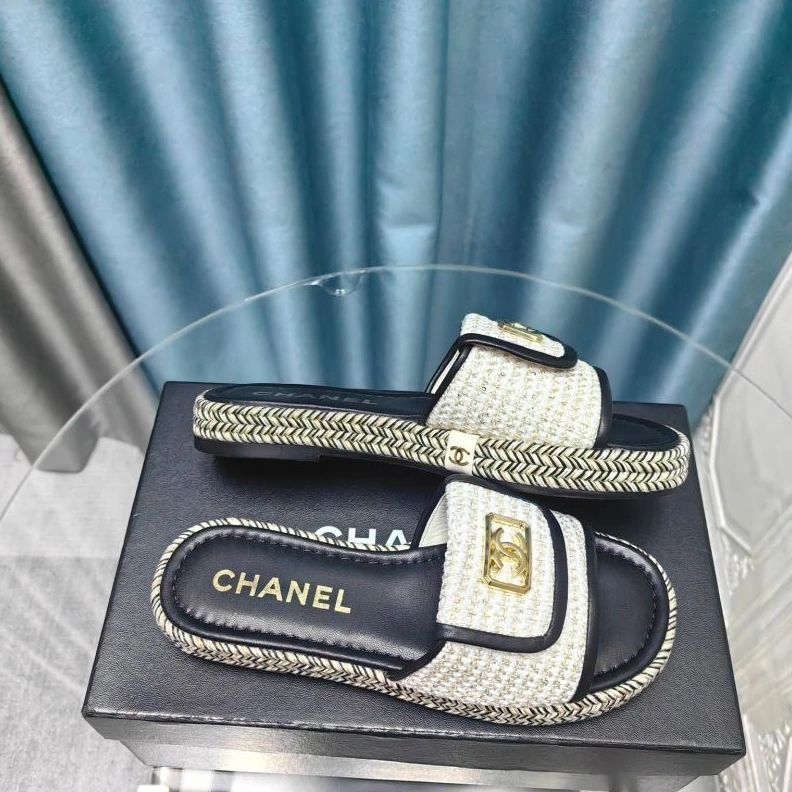 Flexible Chxnxl Slippers 122383