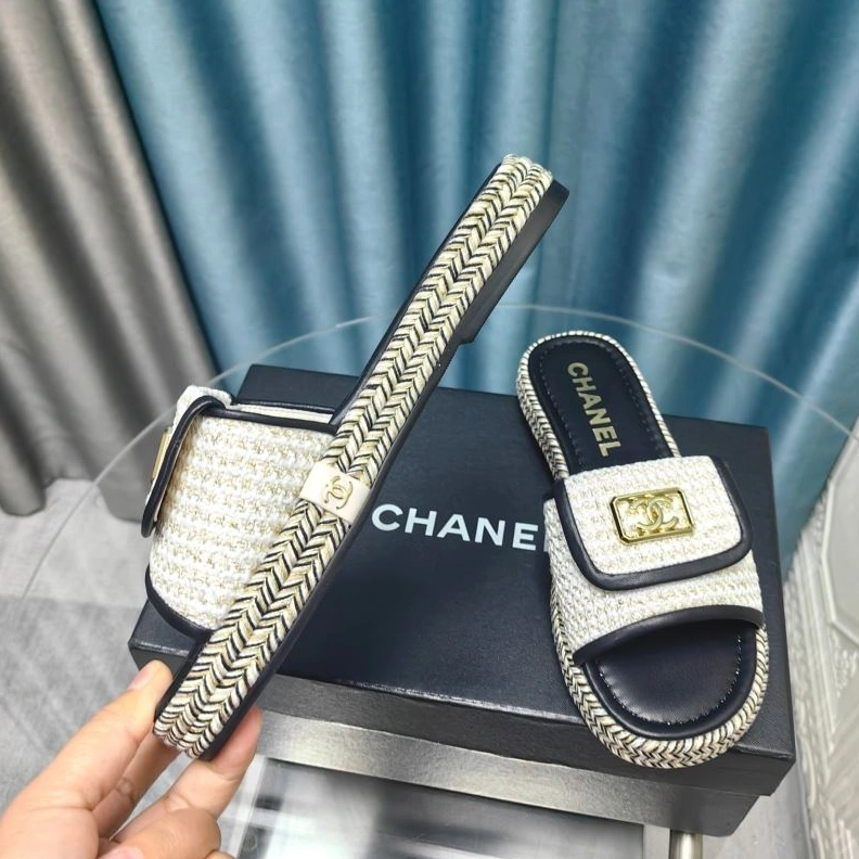 Flexible Chxnxl Slippers 122383