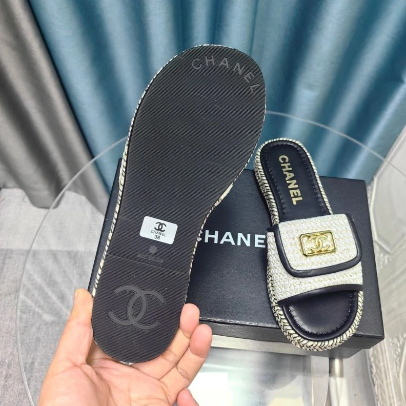 Flexible Chxnxl Slippers 122383