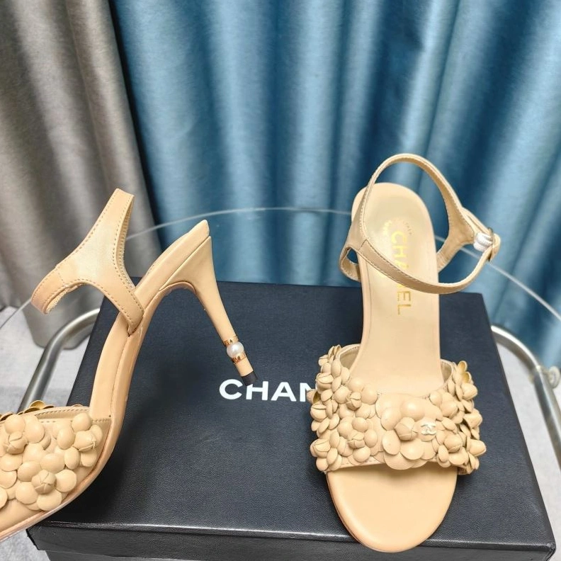 Versatile Chxnxl Sandals 122811