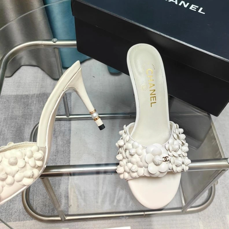 Fashionable Chxnxl Slippers 122375