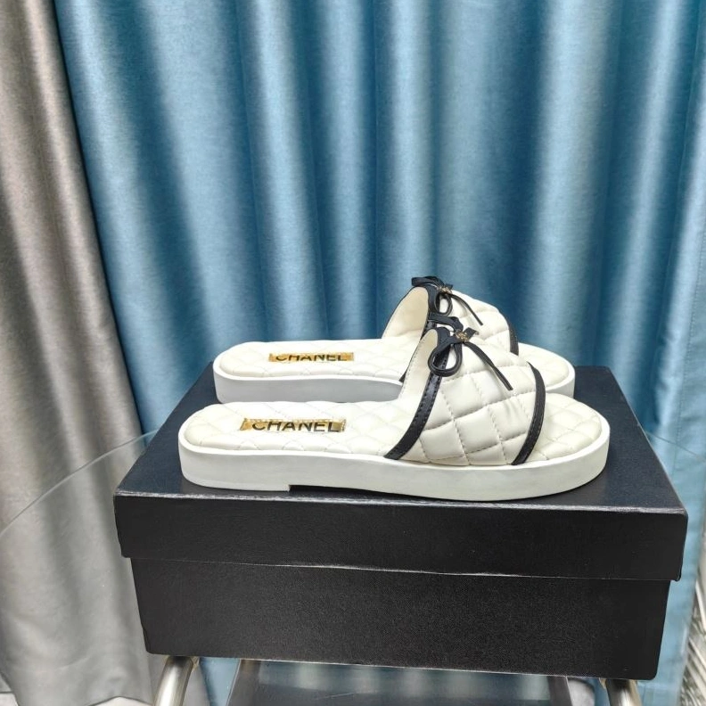 Resilient Chxnxl Slippers 122369