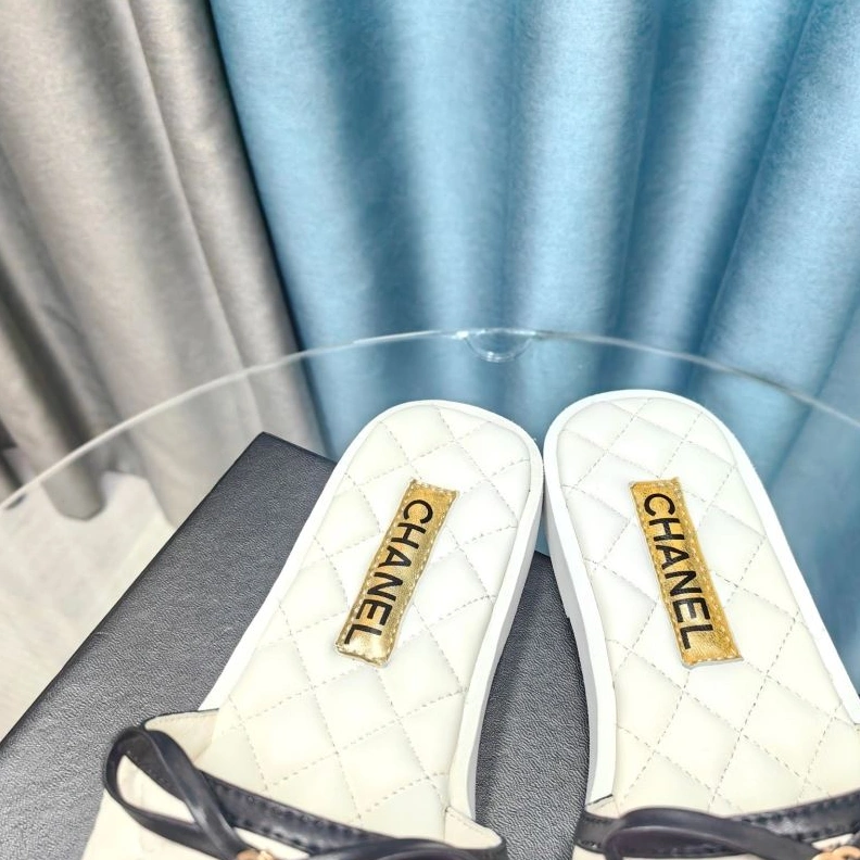 Resilient Chxnxl Slippers 122369