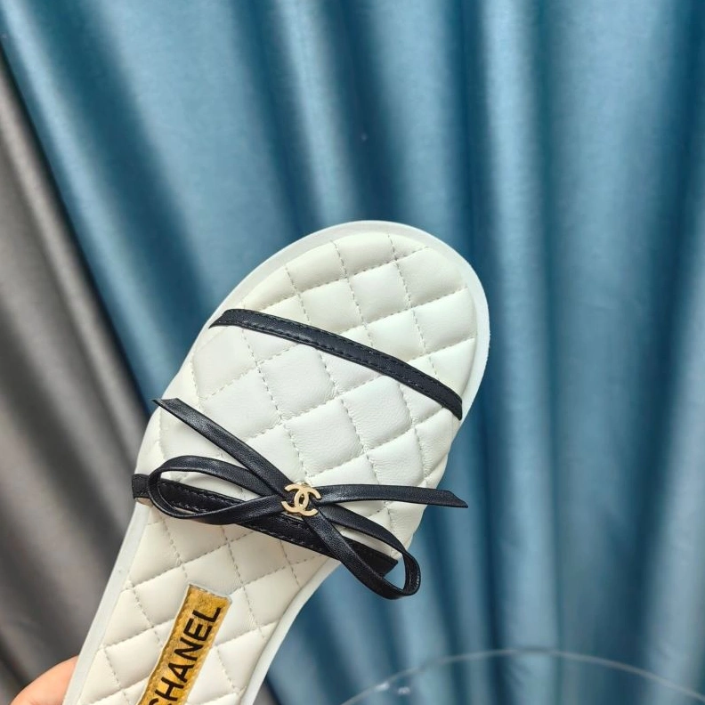 Resilient Chxnxl Slippers 122369