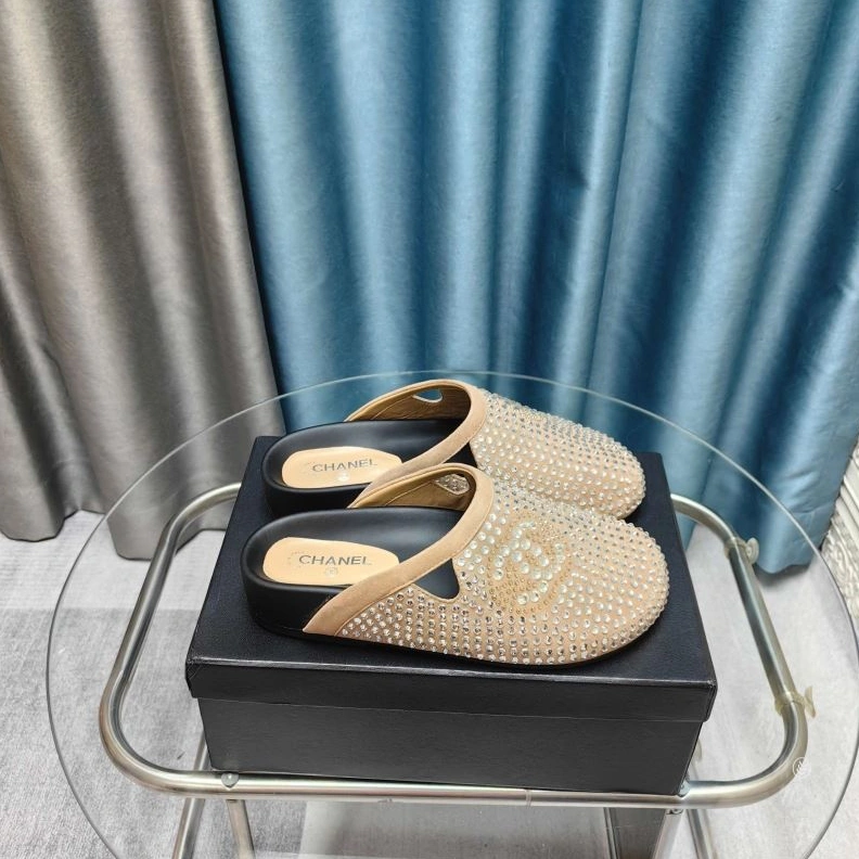 Compact Chxnxl Slippers 122366