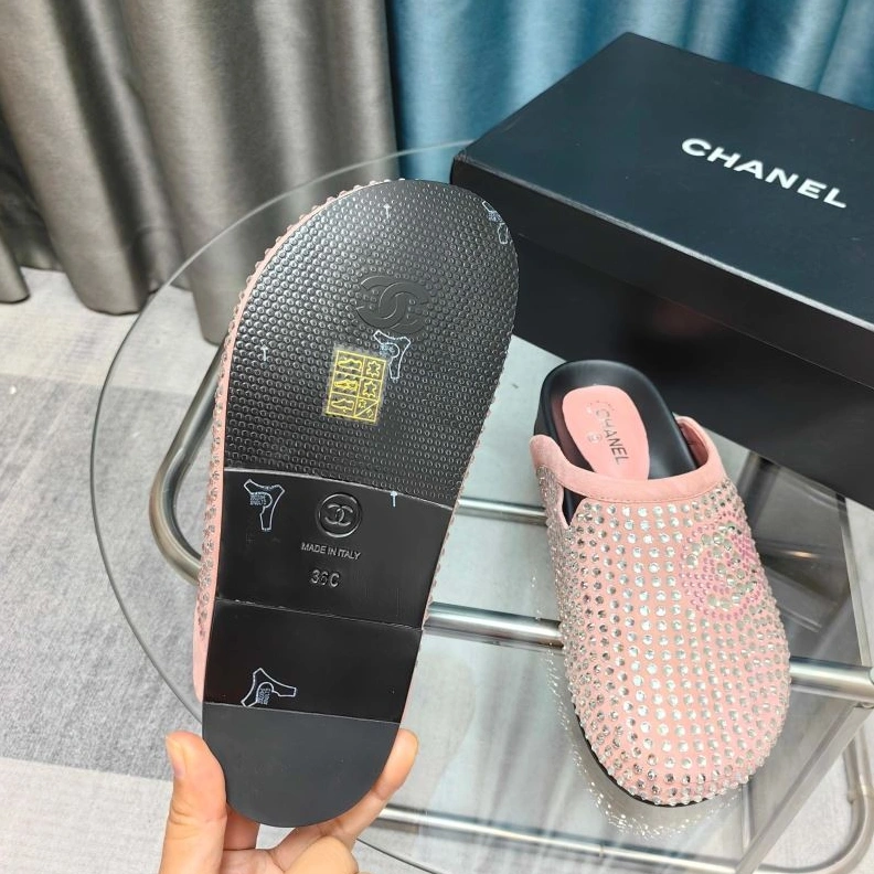 Unique Chxnxl Slippers 122349