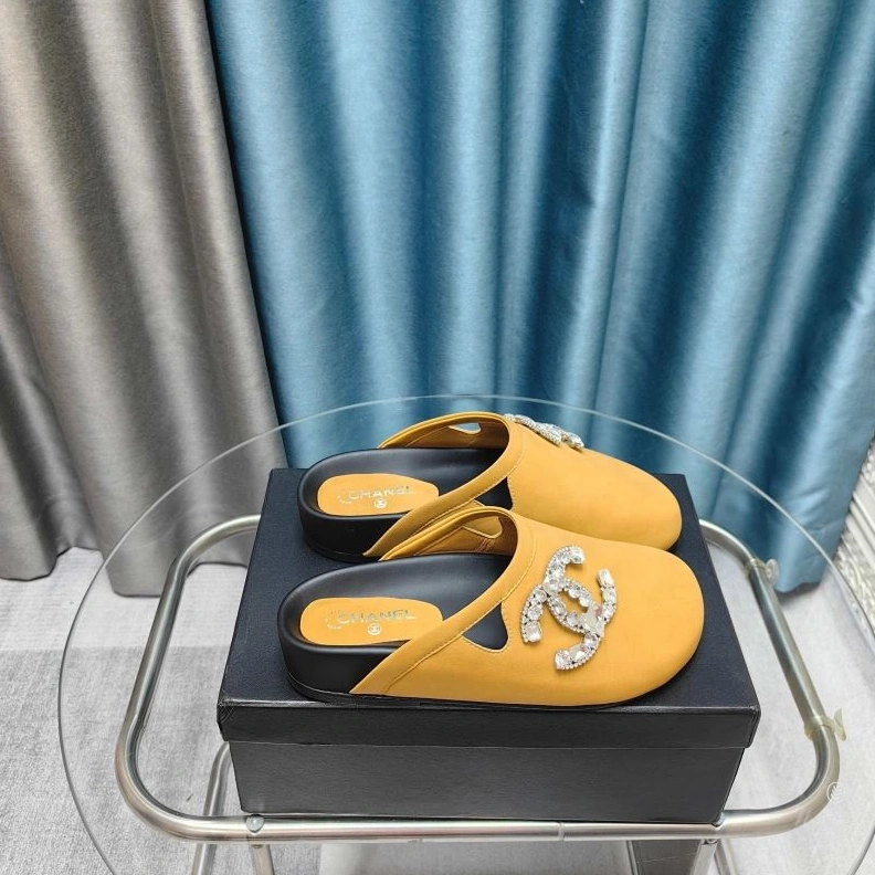 Compact Chxnxl Slippers 122353