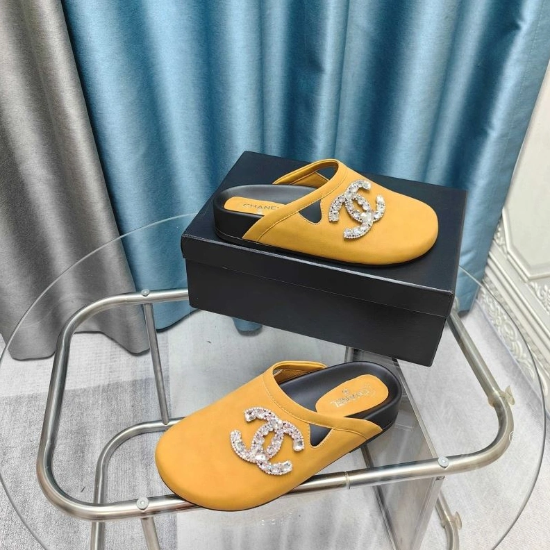 Compact Chxnxl Slippers 122353