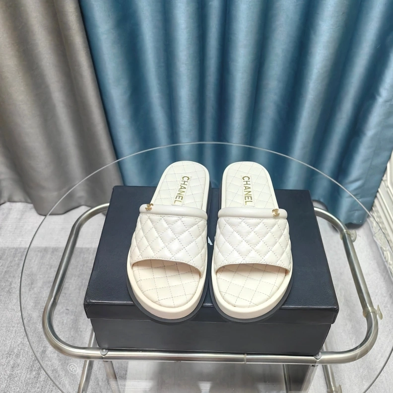 Efficient Chxnxl Slippers 121749