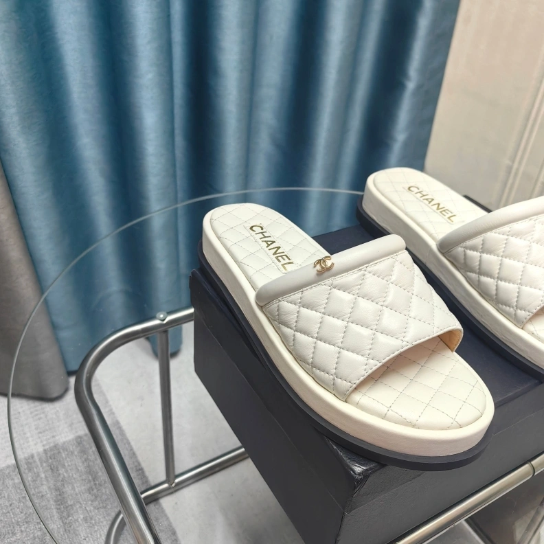 Efficient Chxnxl Slippers 121749