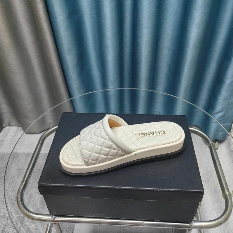 Efficient Chxnxl Slippers 121749