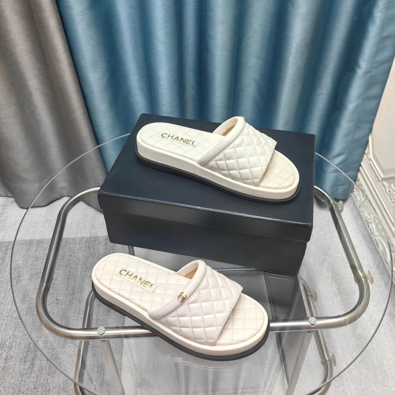 Efficient Chxnxl Slippers 121749