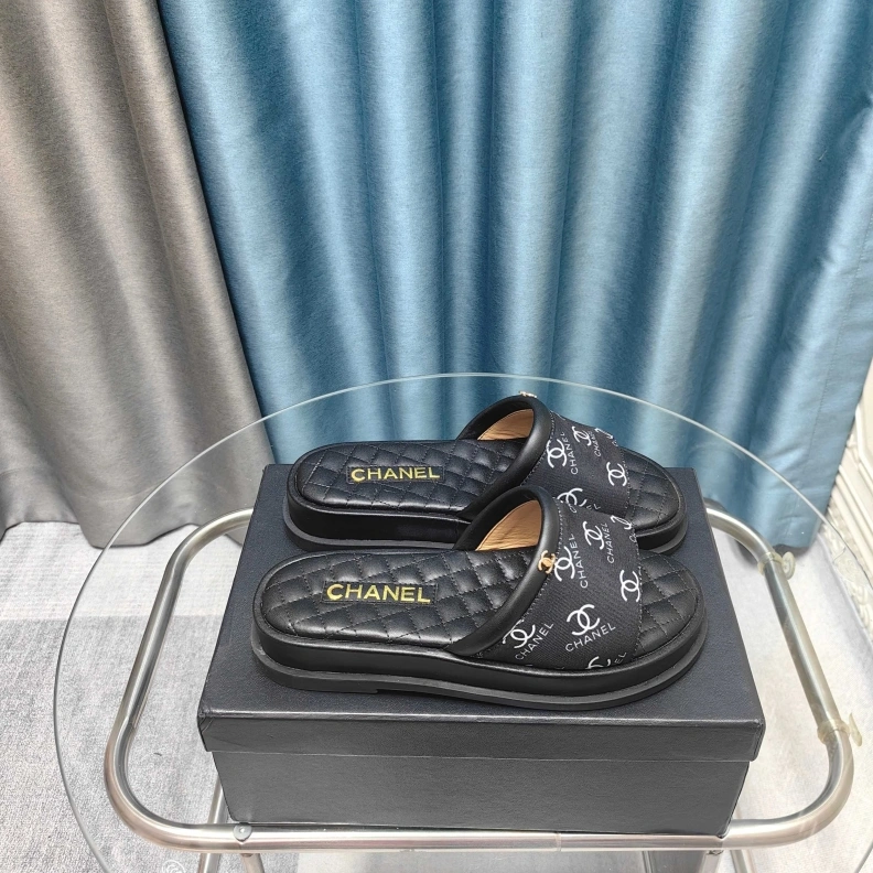 Minimalist Chxnxl Slippers 121758