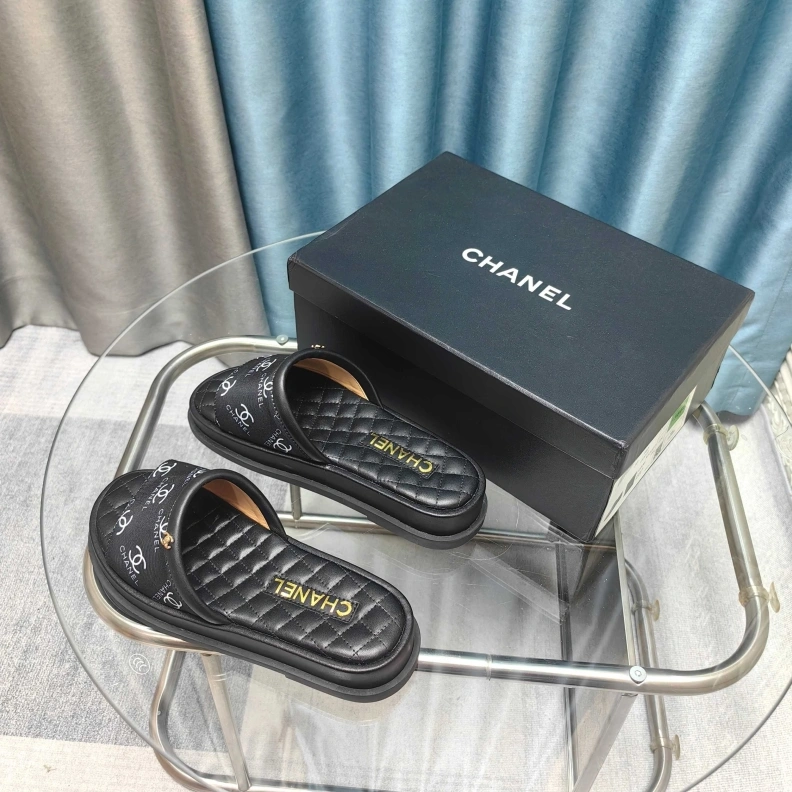 Minimalist Chxnxl Slippers 121758