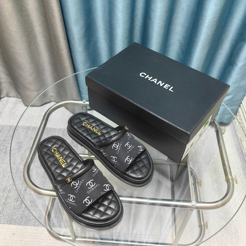 Minimalist Chxnxl Slippers 121758